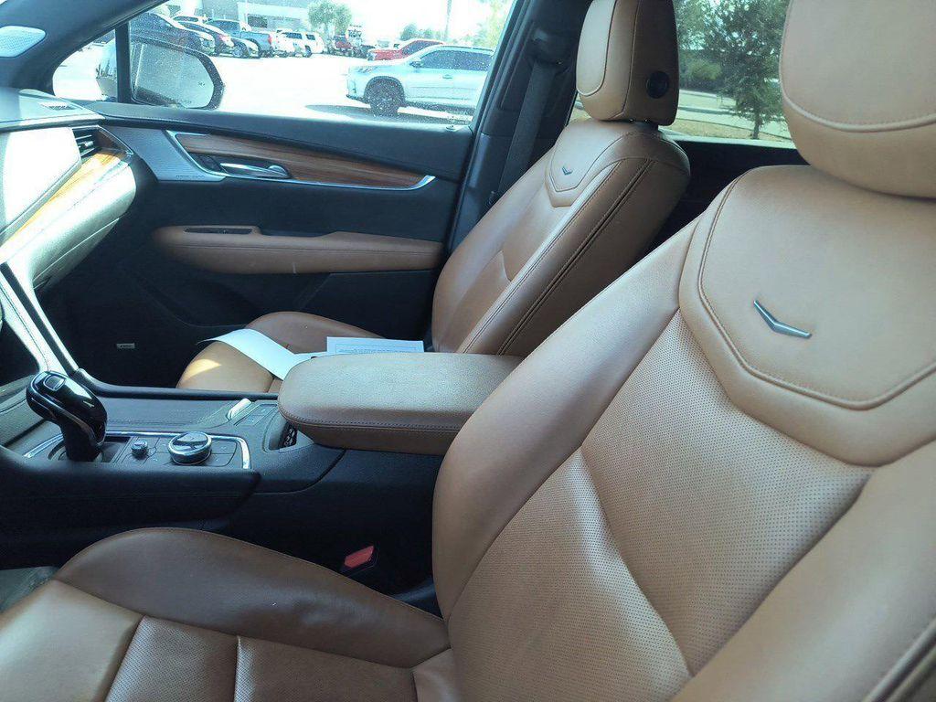 used 2022 Cadillac XT5 car, priced at $32,900