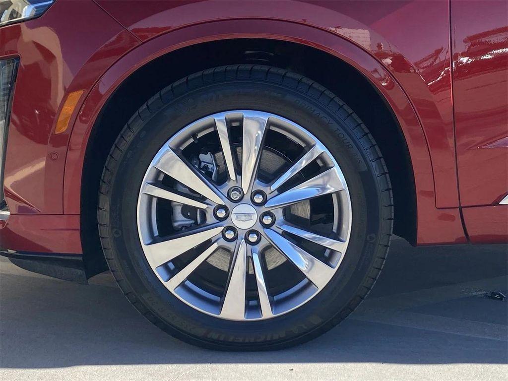 used 2025 Cadillac XT6 car, priced at $59,900