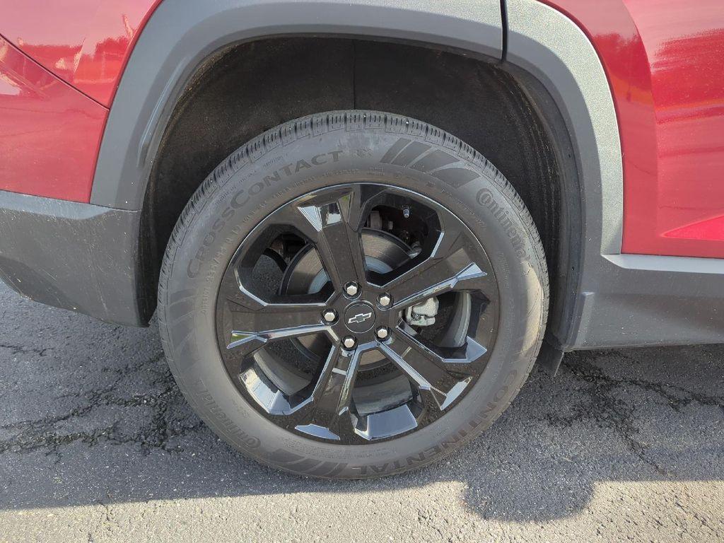 used 2025 Chevrolet Equinox car, priced at $28,998