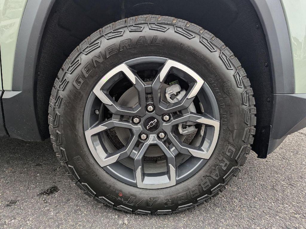 new 2026 Chevrolet Equinox car, priced at $40,290