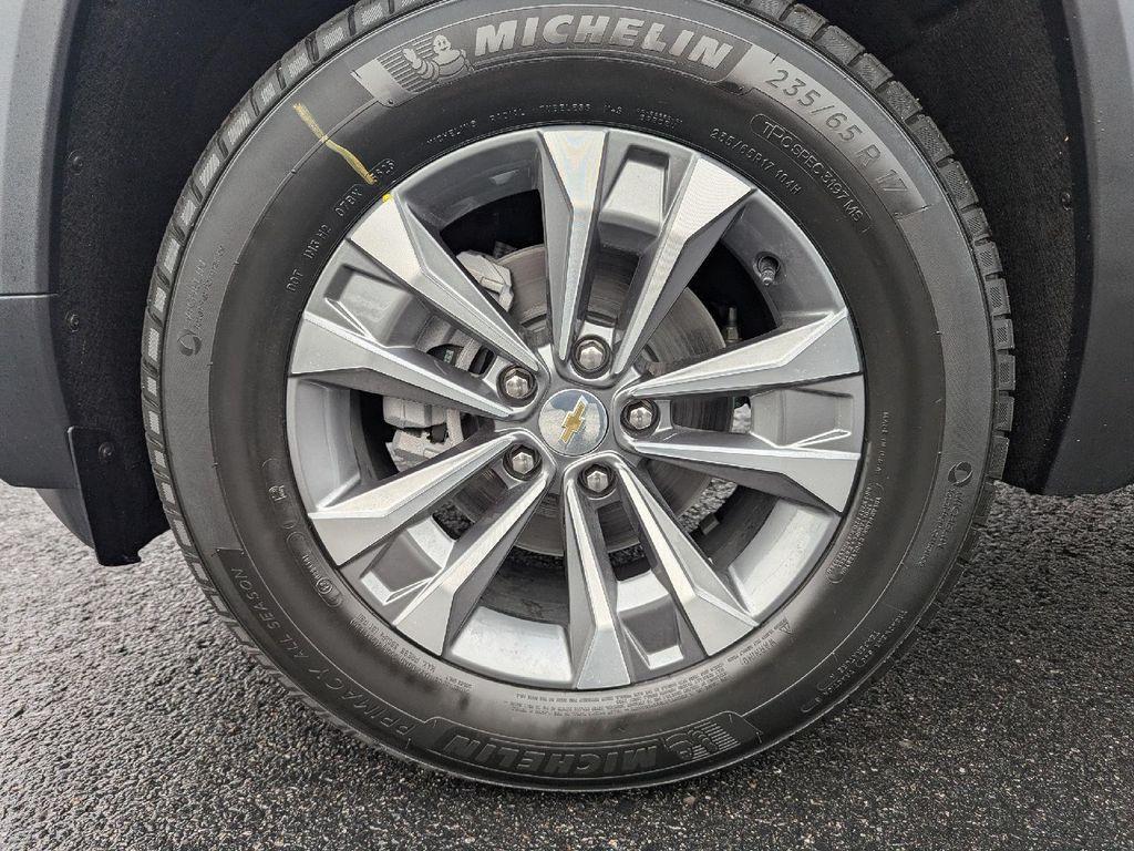 new 2026 Chevrolet Equinox car, priced at $33,540