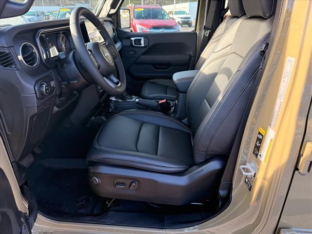 new 2025 Jeep Gladiator car, priced at $49,695