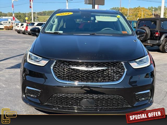 used 2024 Chrysler Pacifica car, priced at $31,929