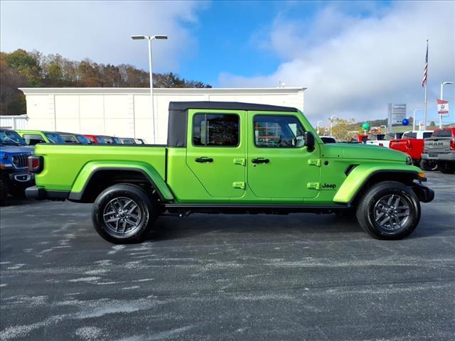 new 2025 Jeep Gladiator car, priced at $52,940