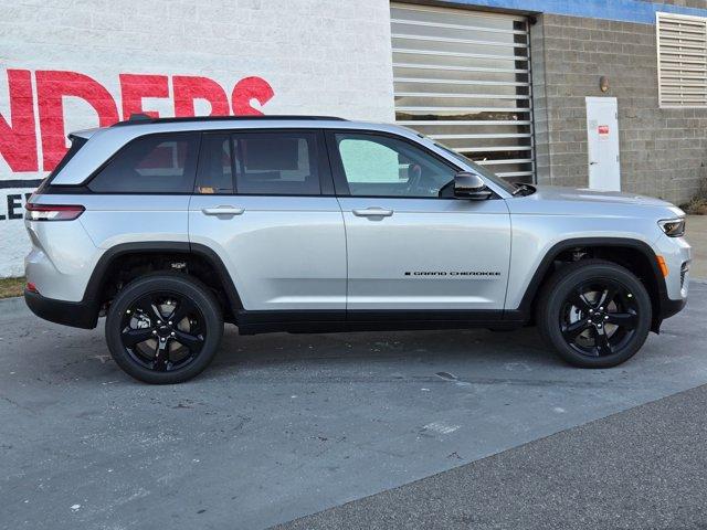 new 2025 Jeep Grand Cherokee car, priced at $44,854