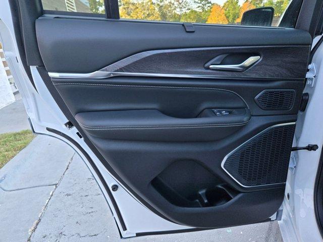 new 2025 Jeep Grand Cherokee car, priced at $57,534