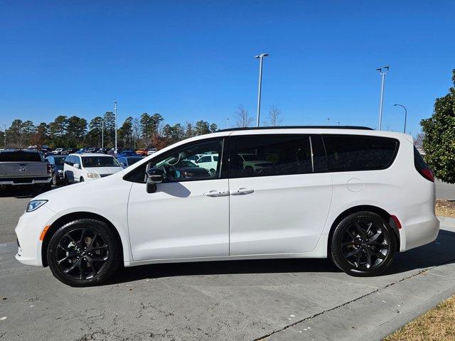 used 2025 Chrysler Pacifica car, priced at $35,503