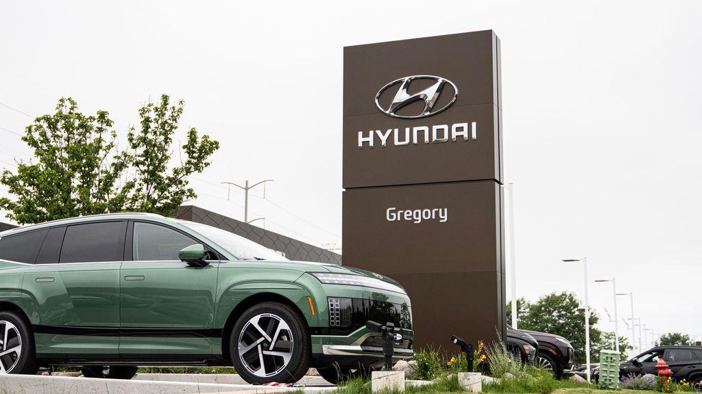 new 2026 Hyundai TUCSON Hybrid car, priced at $34,454