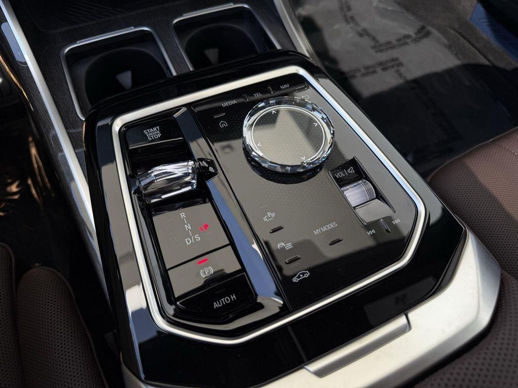 new 2025 BMW 760 car, priced at $128,525