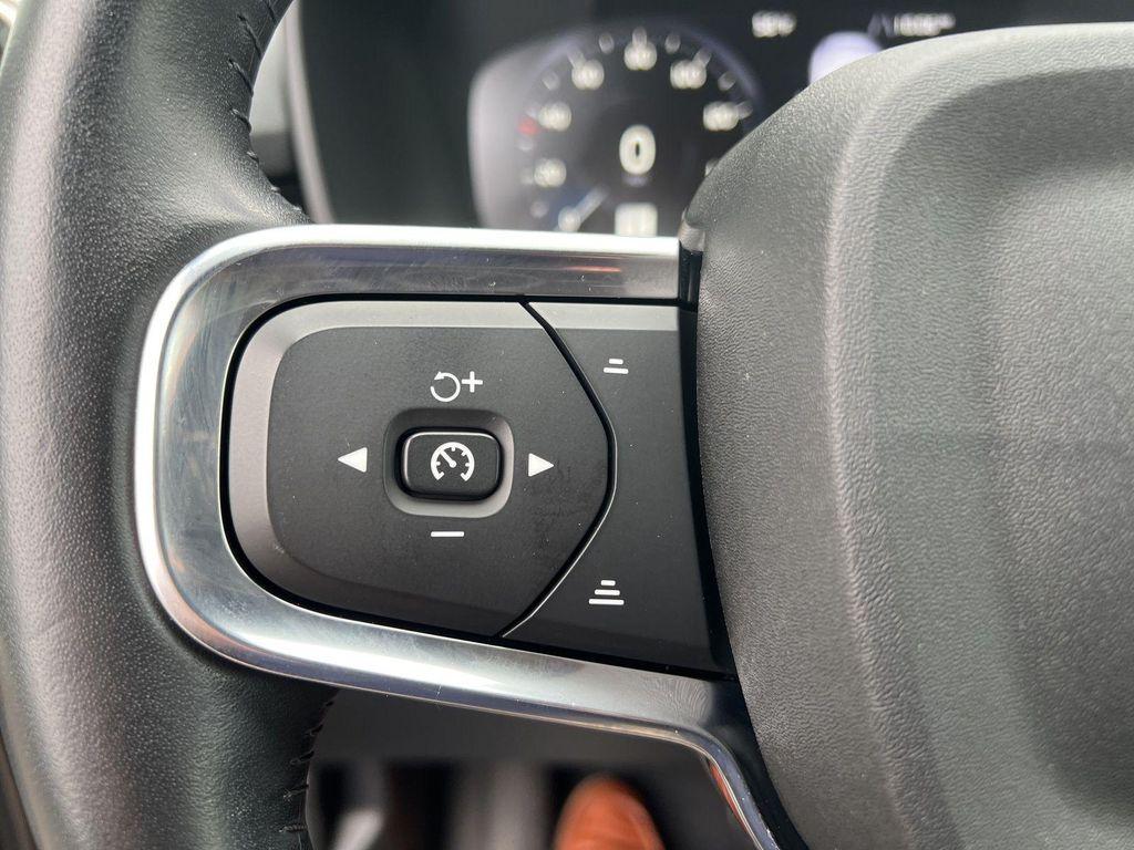 used 2021 Volvo XC40 car, priced at $25,888