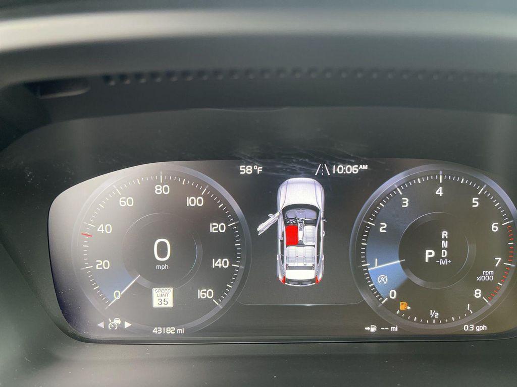 used 2021 Volvo XC40 car, priced at $25,888