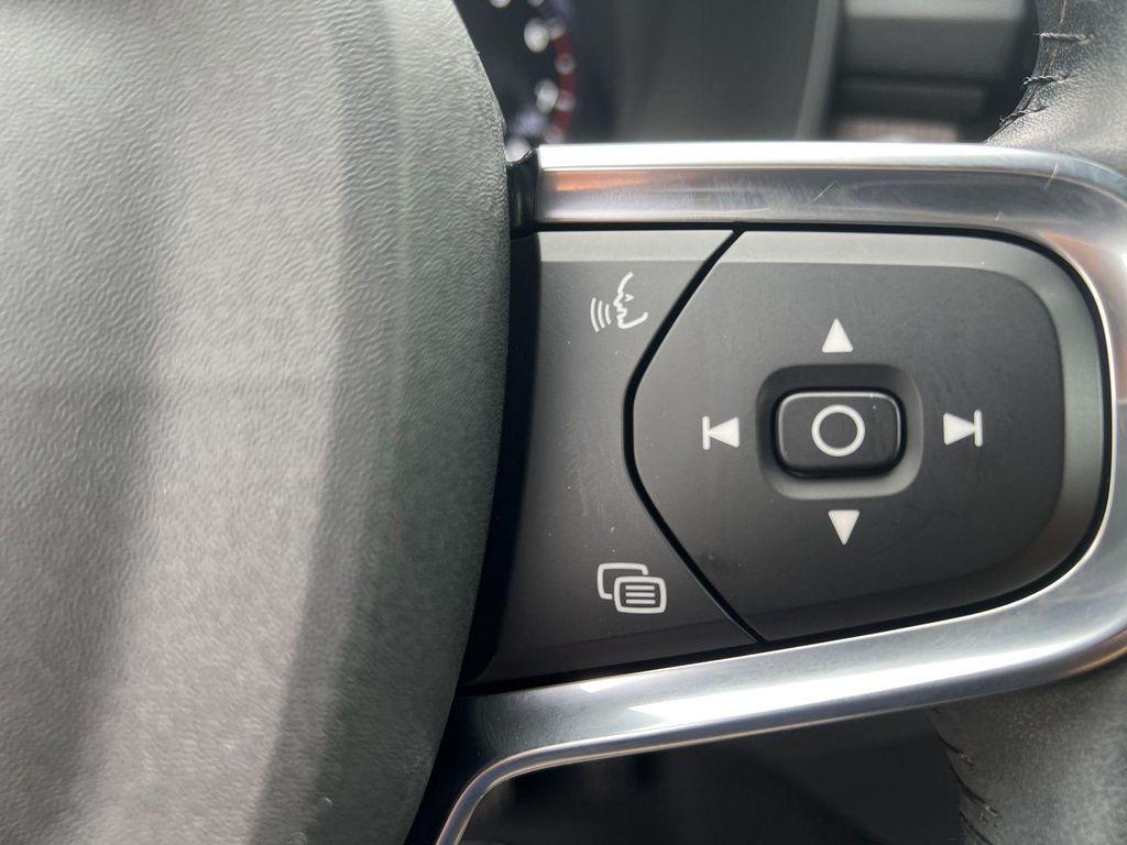 used 2021 Volvo XC40 car, priced at $25,888