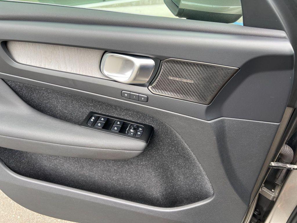 used 2021 Volvo XC40 car, priced at $25,888