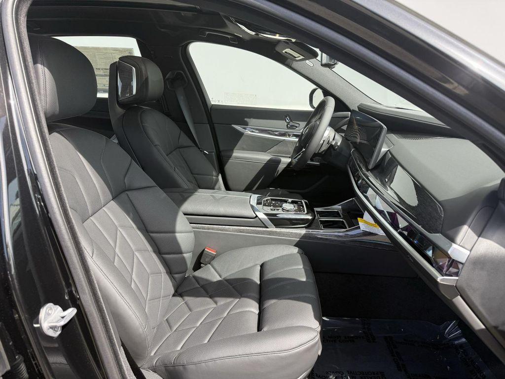 new 2025 BMW 760 car, priced at $129,625