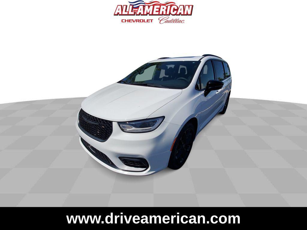 used 2025 Chrysler Pacifica car, priced at $36,048