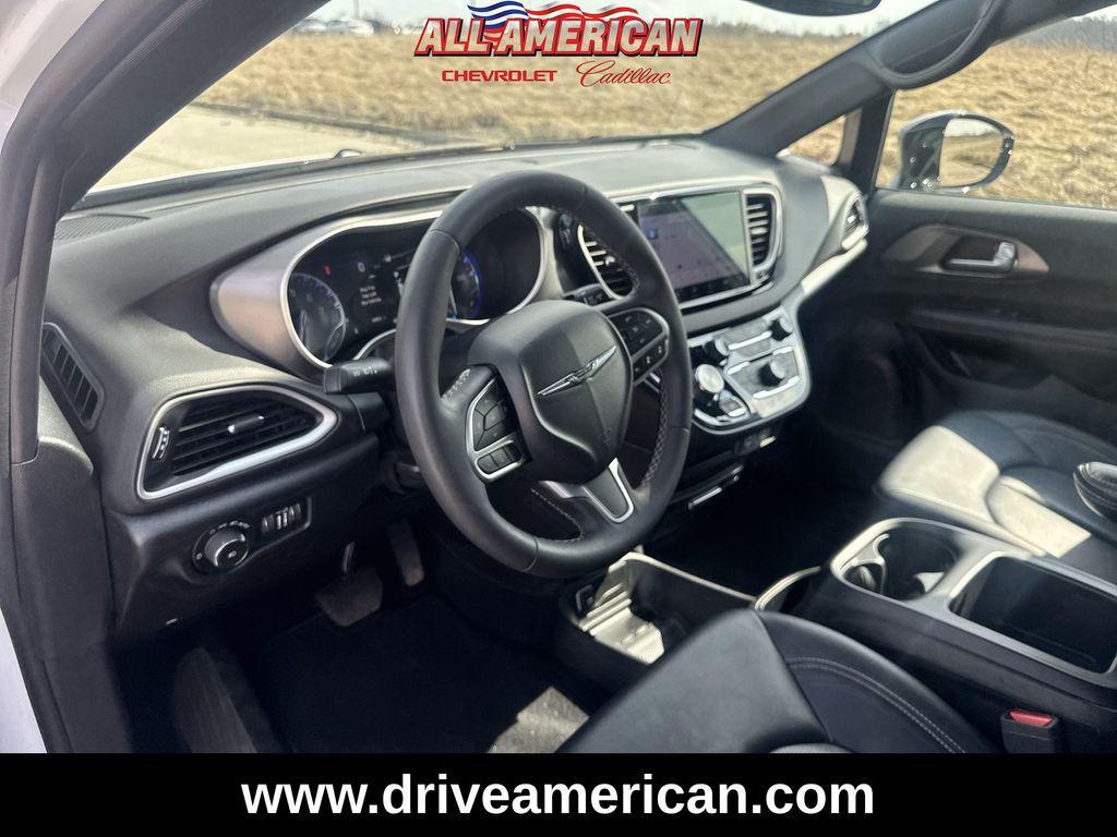 used 2025 Chrysler Pacifica car, priced at $29,374