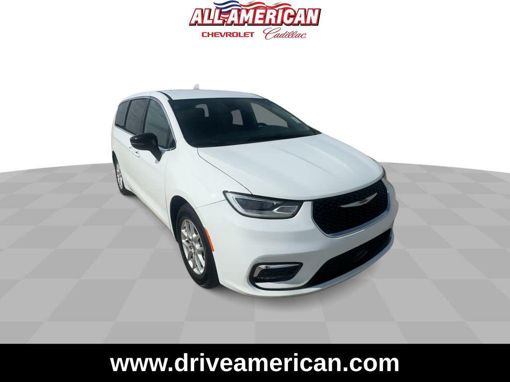 used 2025 Chrysler Pacifica car, priced at $29,374