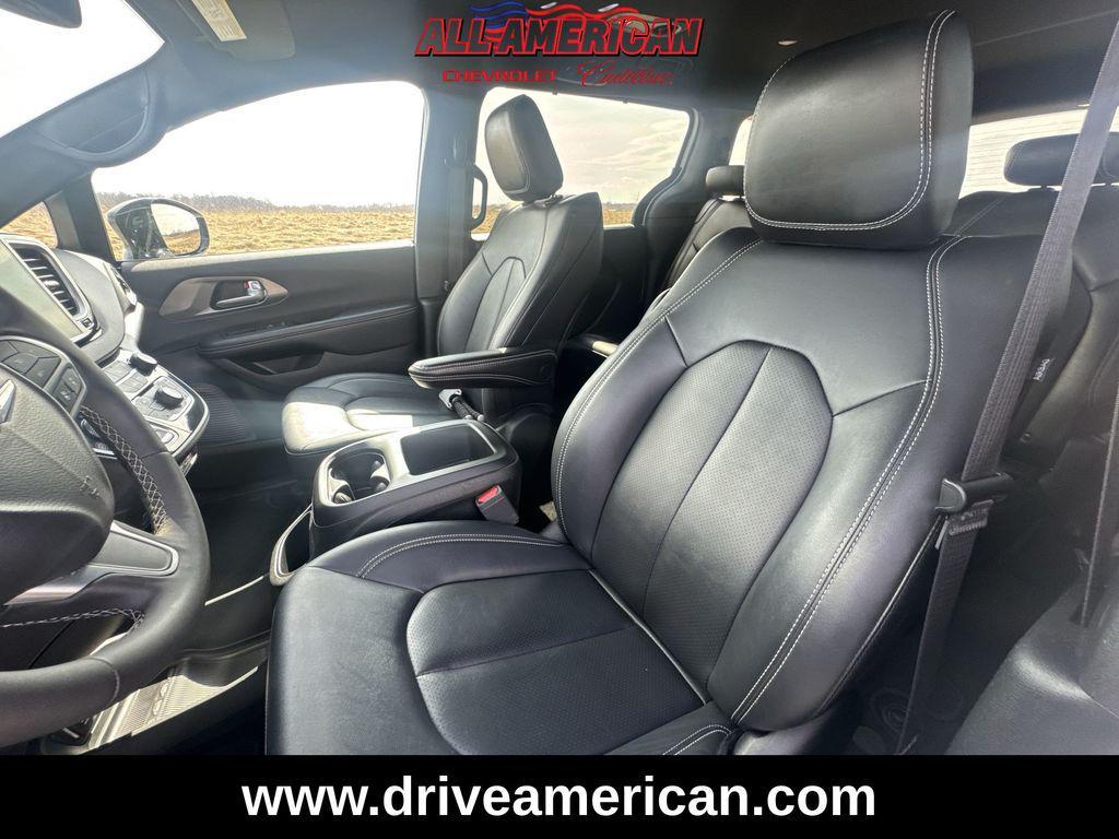 used 2025 Chrysler Pacifica car, priced at $29,374