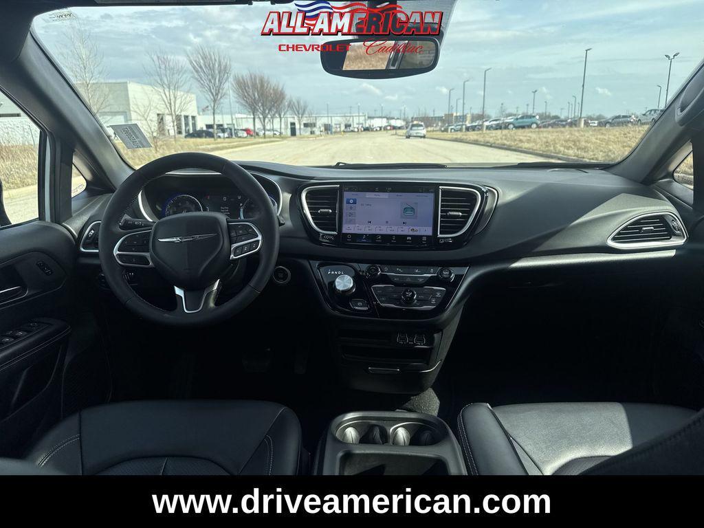 used 2025 Chrysler Pacifica car, priced at $29,374