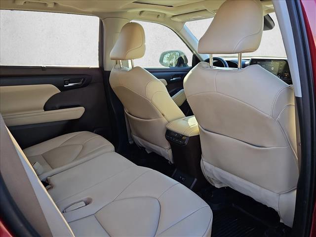 used 2021 Toyota Highlander car, priced at $26,491