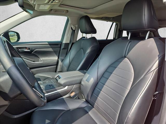 used 2021 Toyota Highlander car, priced at $34,126