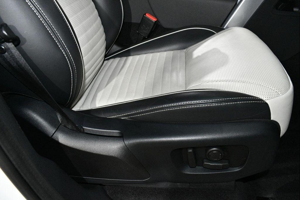 used 2021 Land Rover Discovery car, priced at $35,978