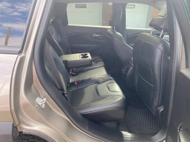 used 2021 Jeep Cherokee car, priced at $14,775