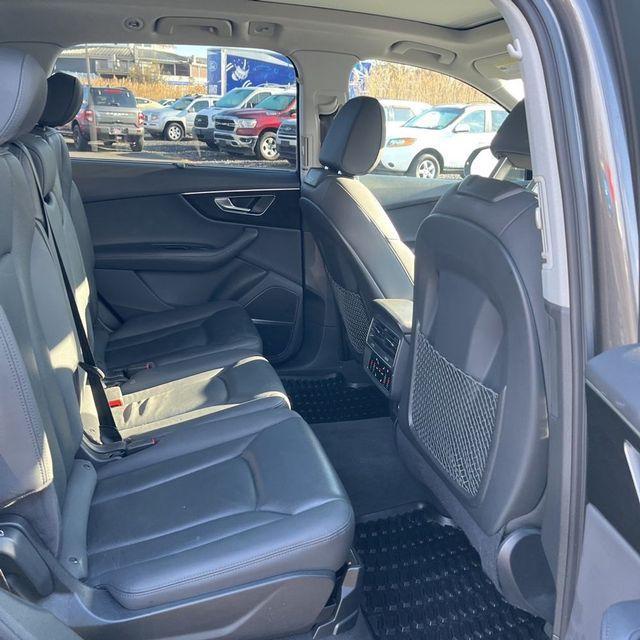 used 2021 Audi Q7 car, priced at $24,300