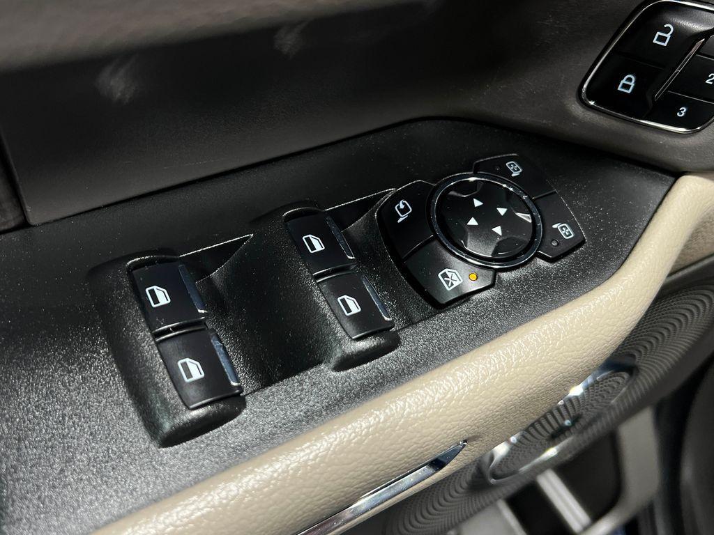 used 2021 Ford Expedition car, priced at $38,890