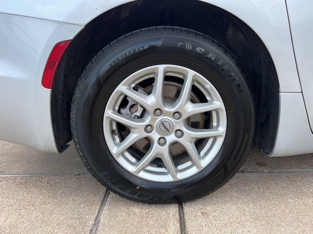 used 2024 Chrysler Pacifica car, priced at $24,993