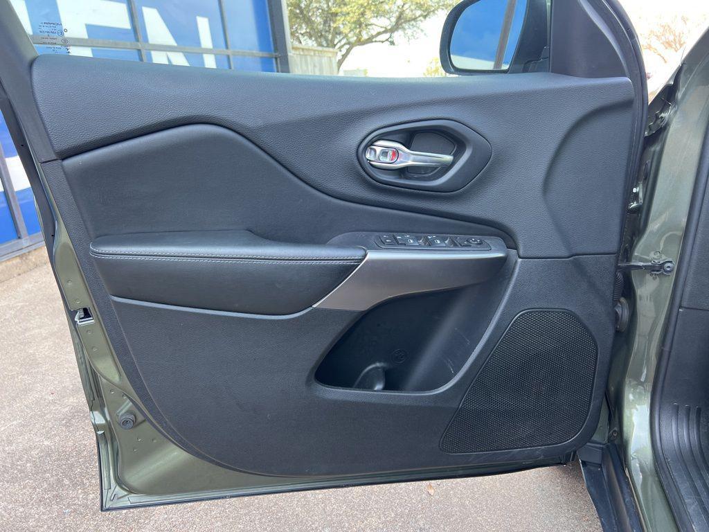 used 2019 Jeep Cherokee car, priced at $14,589