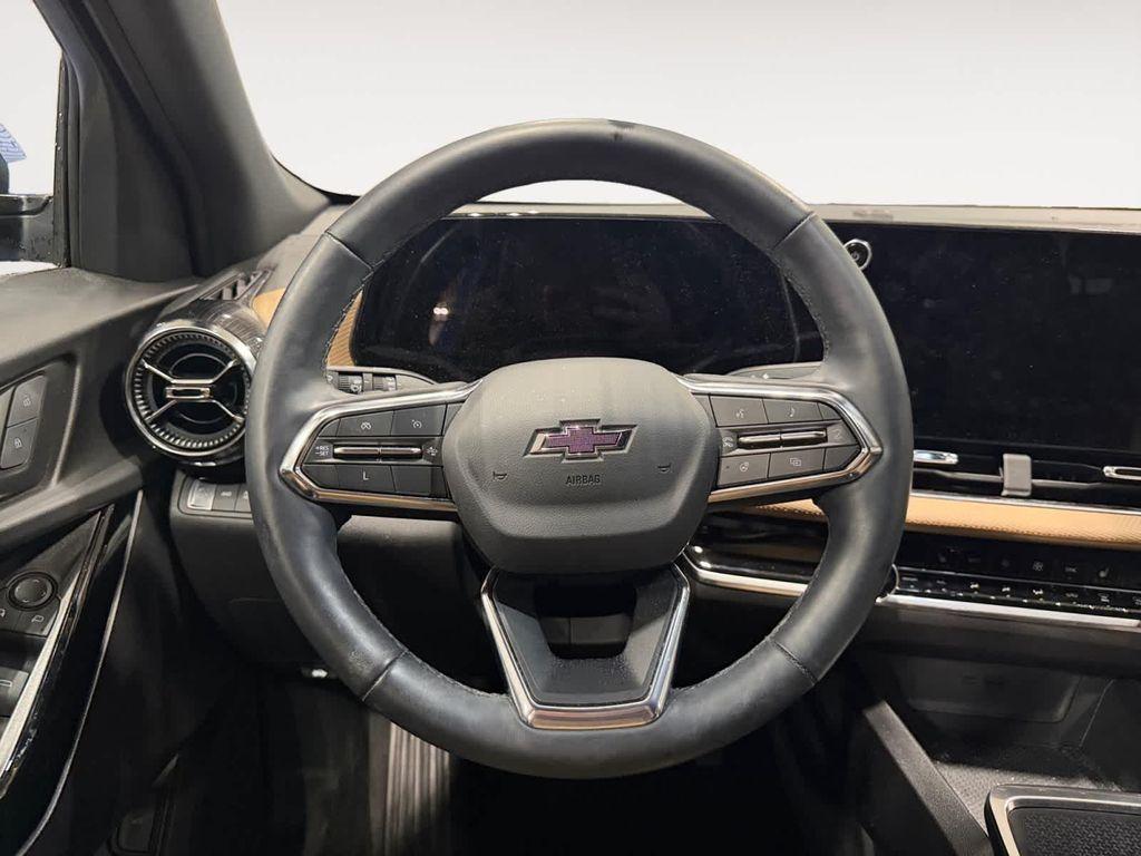 used 2025 Chevrolet Equinox car, priced at $31,502