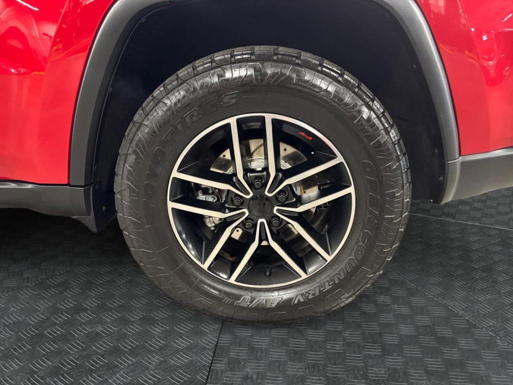 used 2017 Jeep Grand Cherokee car, priced at $16,976