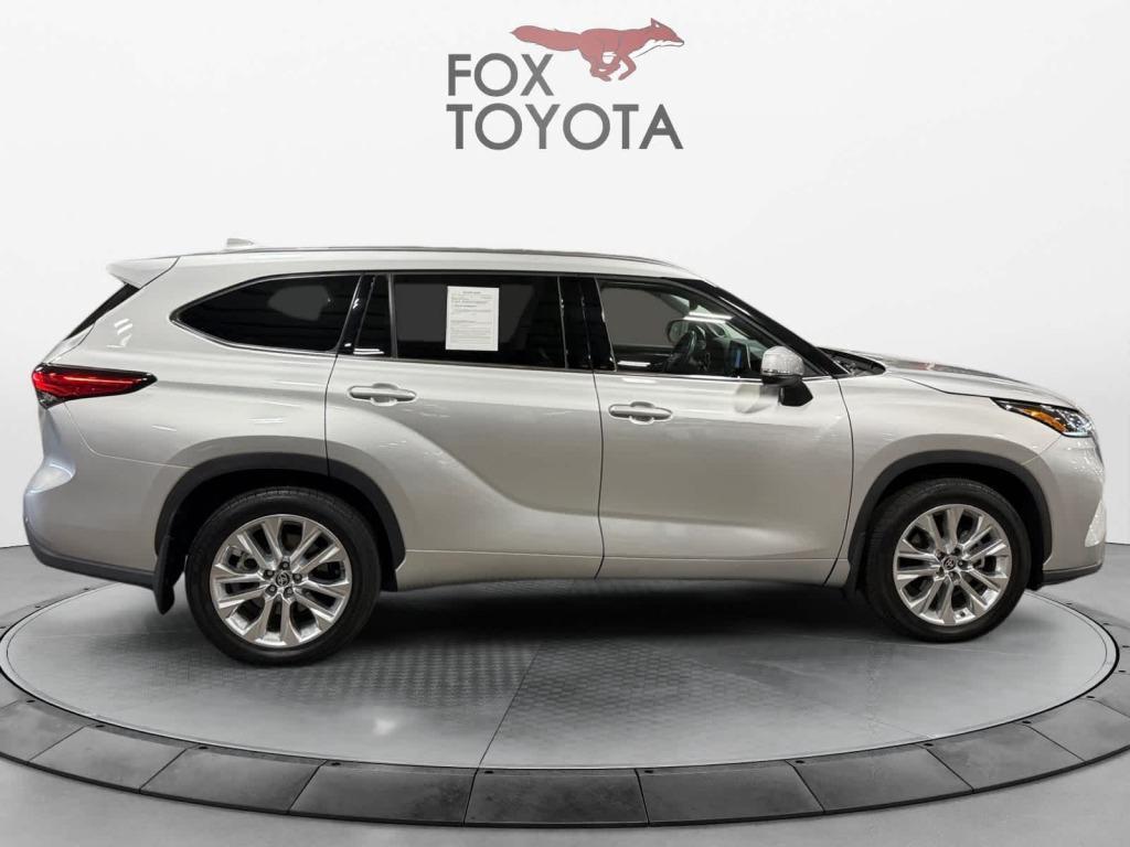used 2021 Toyota Highlander car, priced at $33,572