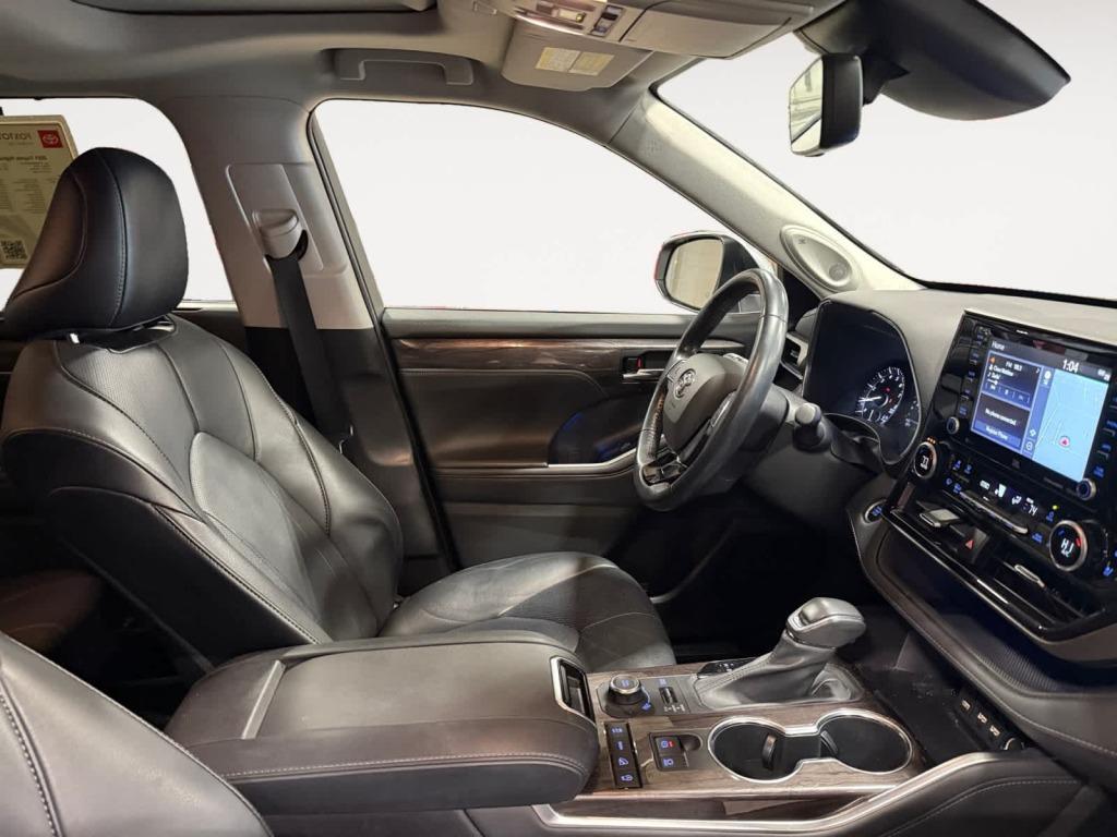 used 2021 Toyota Highlander car, priced at $33,572
