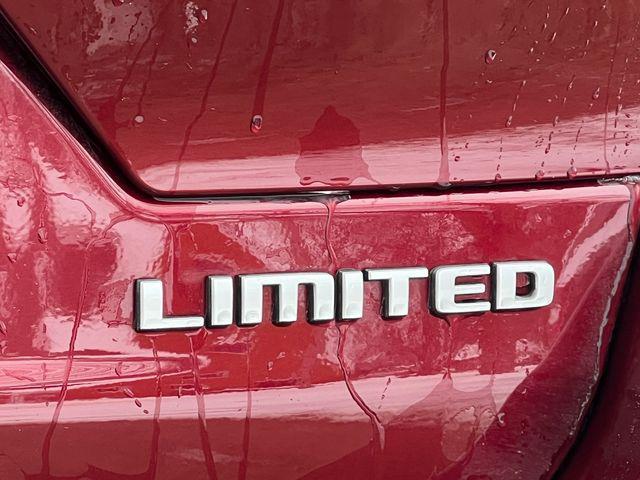 new 2026 Jeep Grand Cherokee car, priced at $47,990