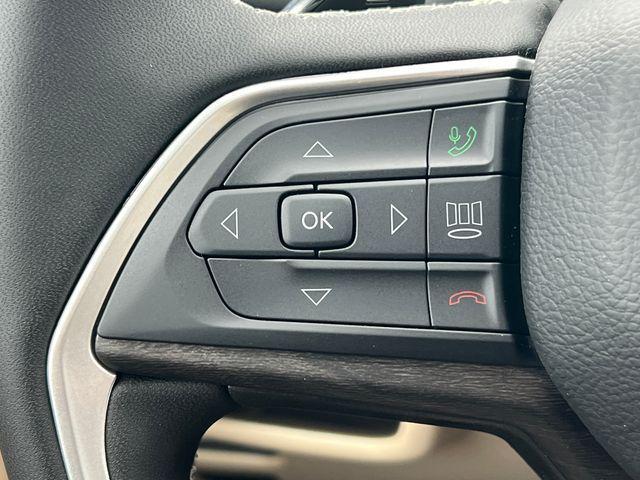 new 2026 Jeep Grand Cherokee car, priced at $47,990