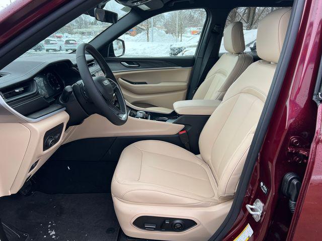 new 2026 Jeep Grand Cherokee car, priced at $47,990