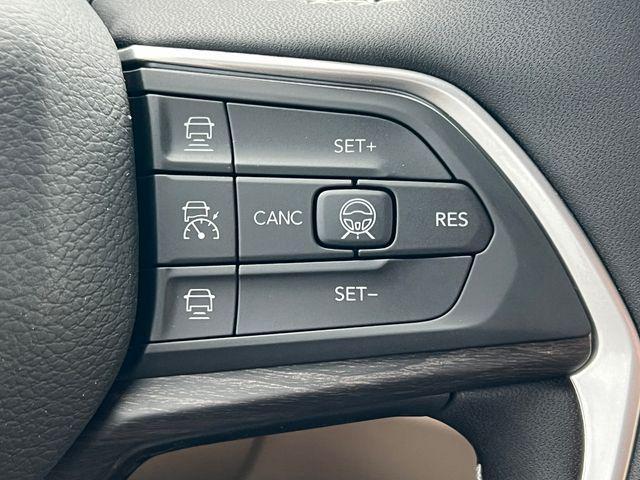 new 2026 Jeep Grand Cherokee car, priced at $47,990