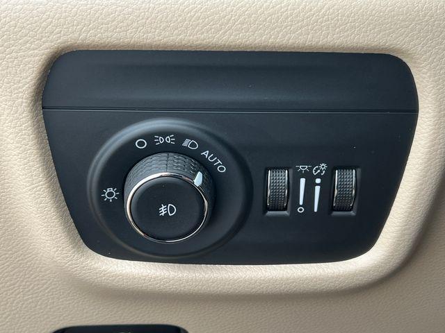 new 2026 Jeep Grand Cherokee car, priced at $47,990