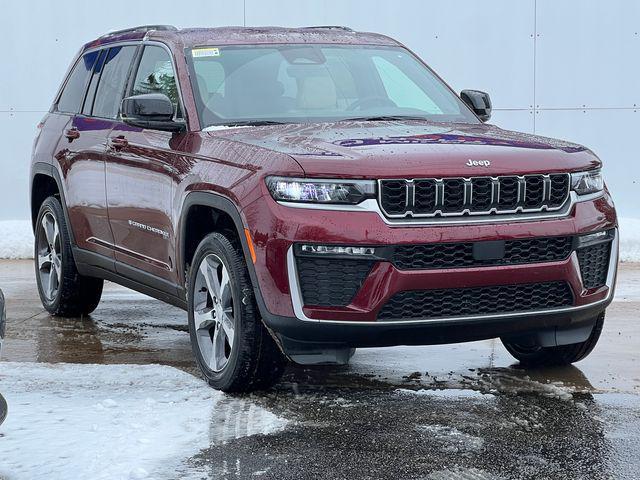 new 2026 Jeep Grand Cherokee car, priced at $47,990