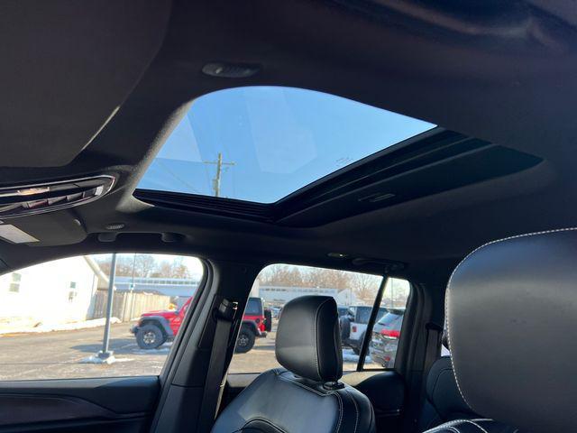 used 2025 Jeep Grand Cherokee car, priced at $32,500