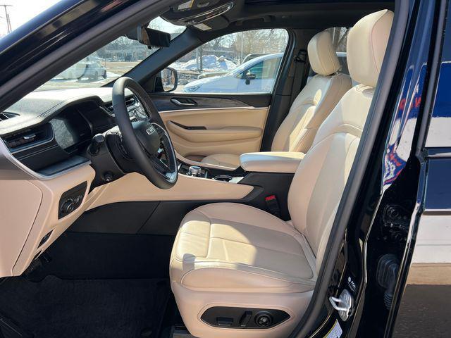 used 2025 Jeep Grand Cherokee car, priced at $36,990