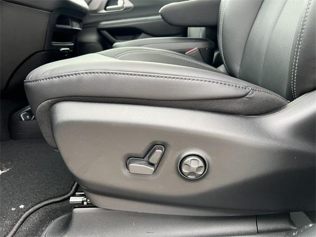 new 2026 Chrysler Pacifica car, priced at $47,587