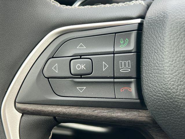 used 2025 Jeep Grand Cherokee car, priced at $46,570