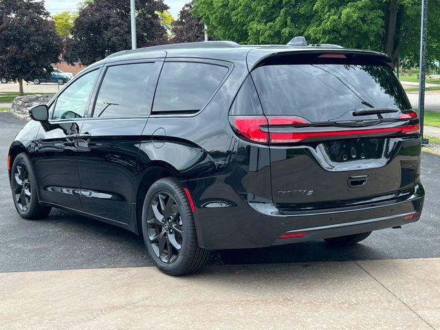 new 2026 Chrysler Pacifica car, priced at $46,659
