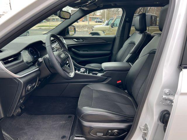 used 2024 Jeep Grand Cherokee car, priced at $36,390