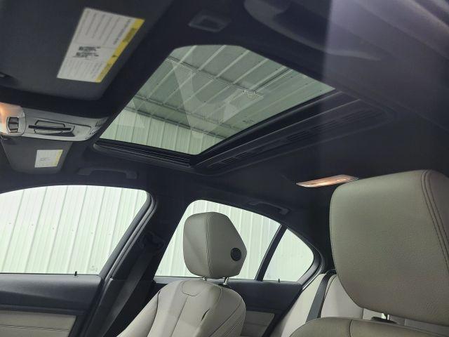 BMW 3 Series view 20
