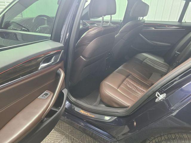 BMW 5 Series view 36
