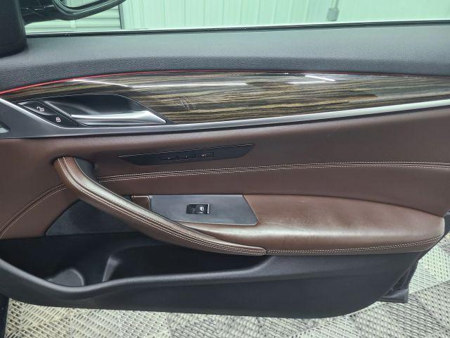BMW 5 Series view 43